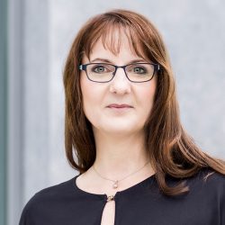 Portrait der Ministerin Katrin Lange